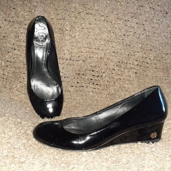TORY BURCH-Annelise-Black Patent Leather Wedge Heels-Gold Logo-SZ 7.5M-Excellent - Picture 1 of 8